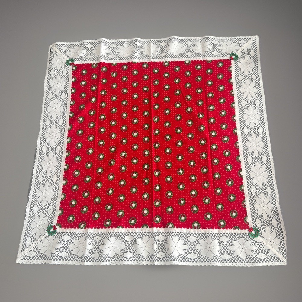 Christmas Table Runner Square Lace Red Green‎ Grannycore 27x26 Decor Vintage EUC